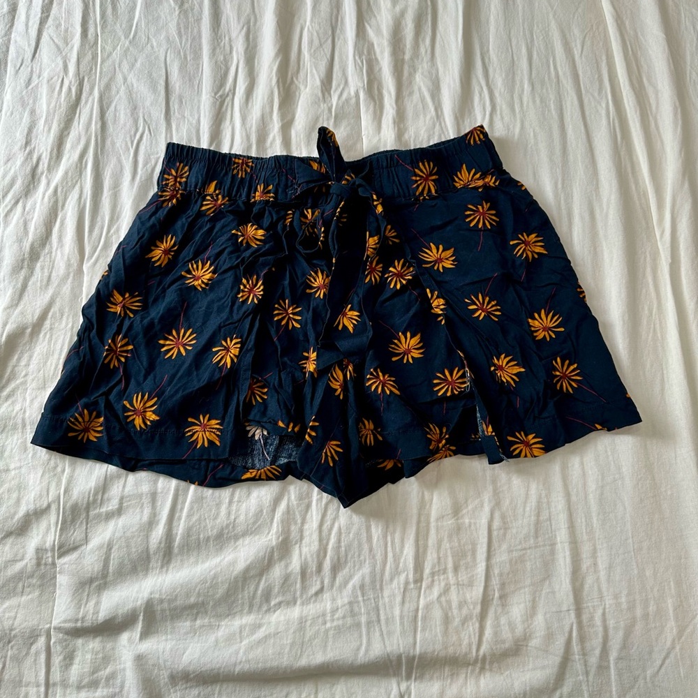 Madewell Dark Navy Daisy Floral Pull on Tie Shorts